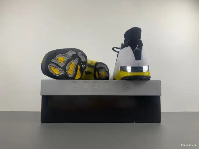 One Kick Low Jordan Air FJ0395-100 Lightning 17 0626